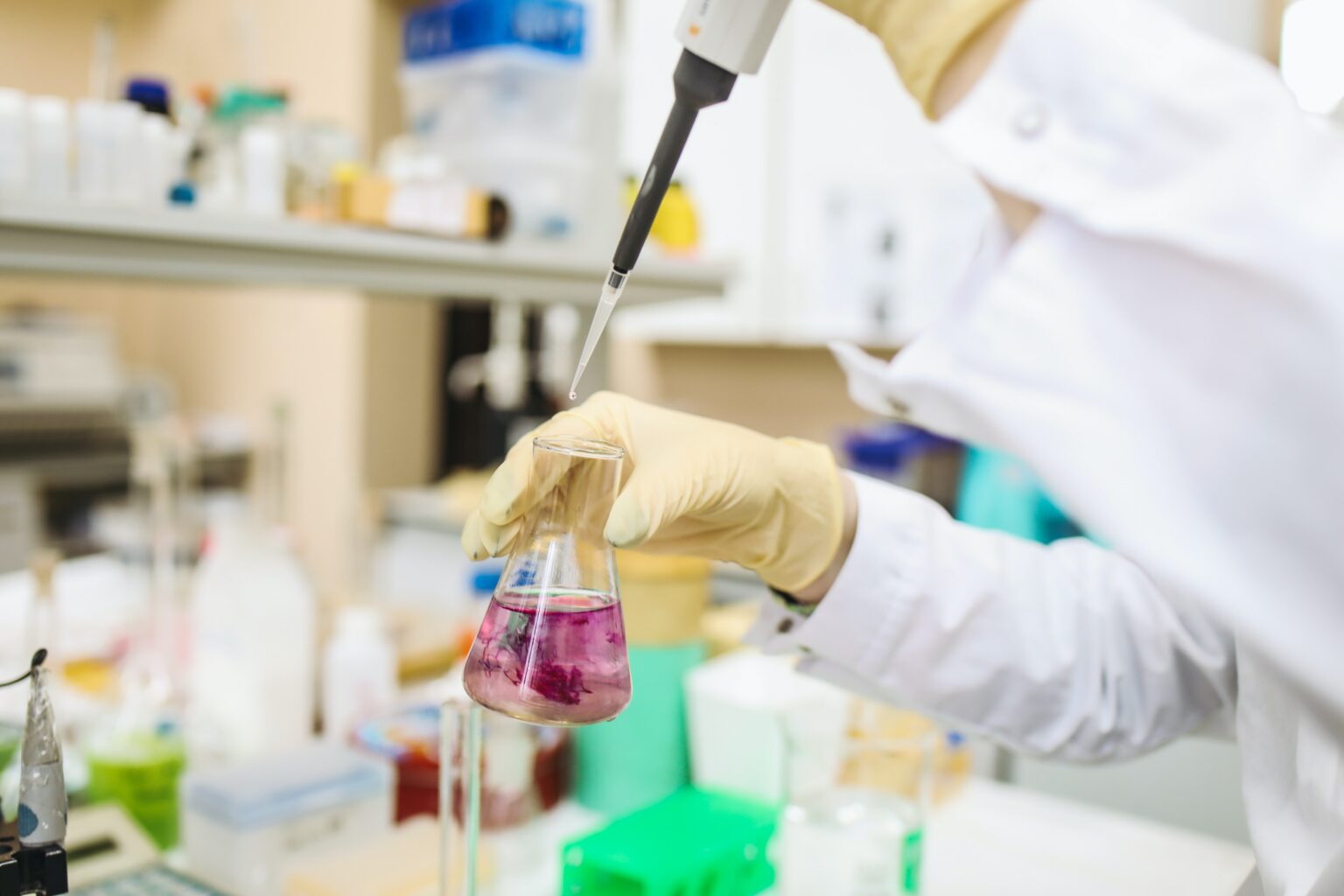Unlocking the Power of Fuming Nitric Acid in Modern Industry